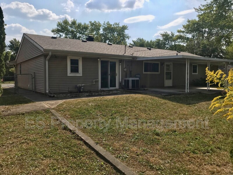 Beautiful 4 Bedroom 1.5 Bathroom Ranch Style Home in Lawrence! - Photo 38