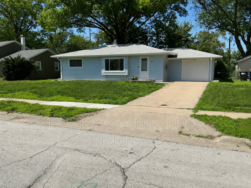 Omaha House: 7602 Parker St
