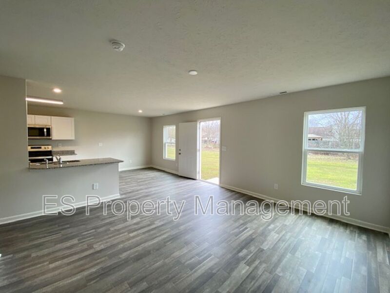 Fantastic 5 Bedroom 3 Bathroom in Muncie! - Photo 13