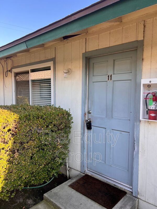 Dinuba Condo: 354 N. L St