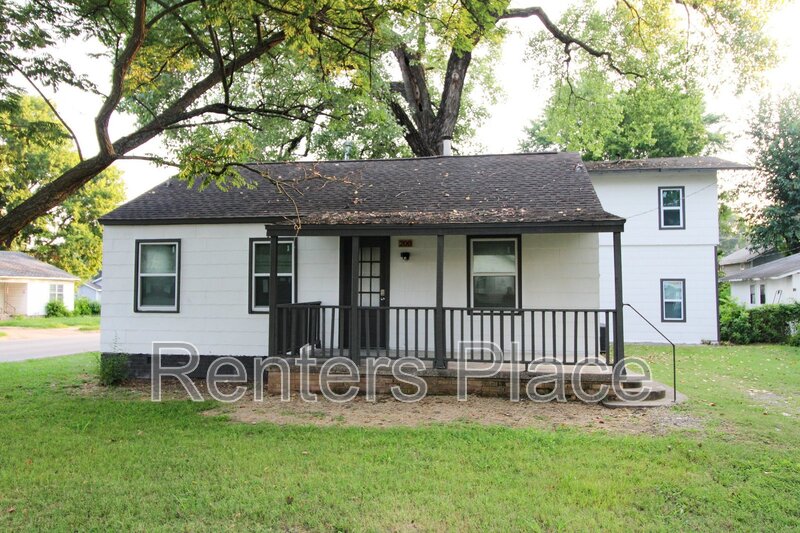 Claremore Condo: 200 E 6th St