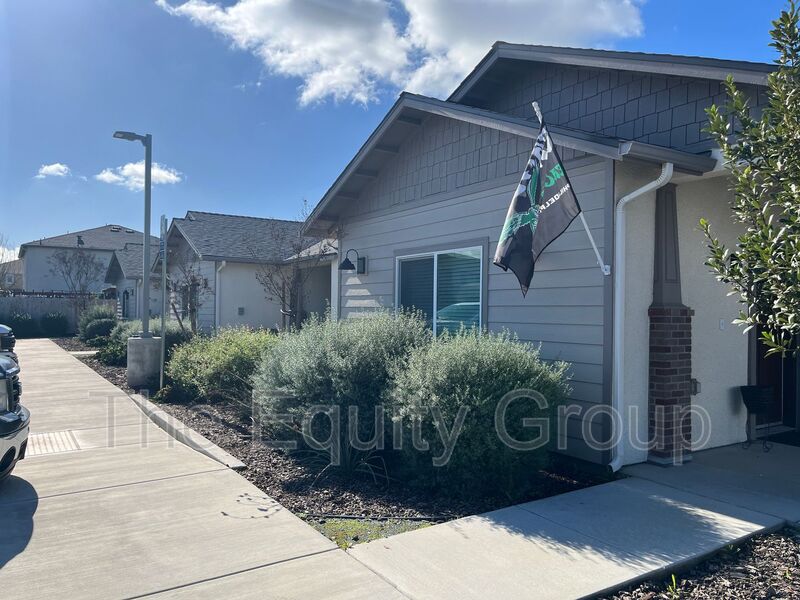 Visalia Condo: 518 S Summit Street