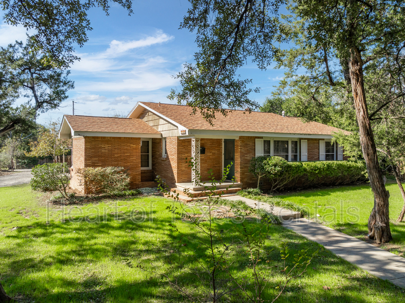 Waco House: 3300 Adeline Drive