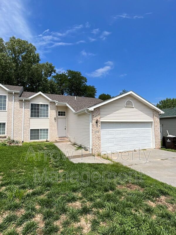 Lincoln Townhome: 330 West Irving Street