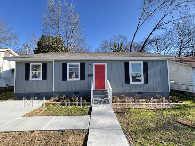 Benton House: 909 W Hazel St