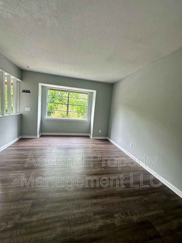 Red Bank House: 2410 Lyndon Ave - 4