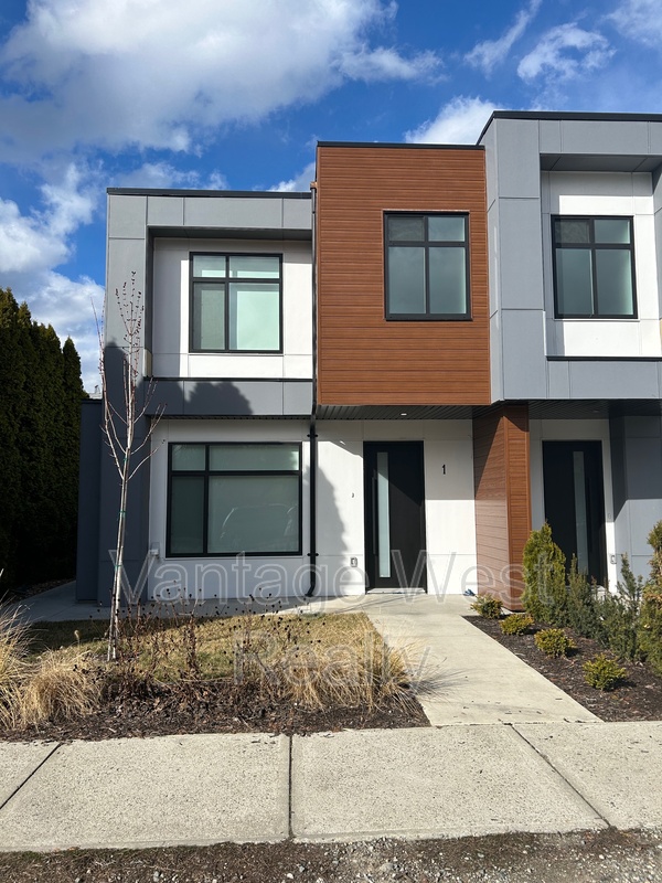 Kelowna House: 1-830 Lawson Ave