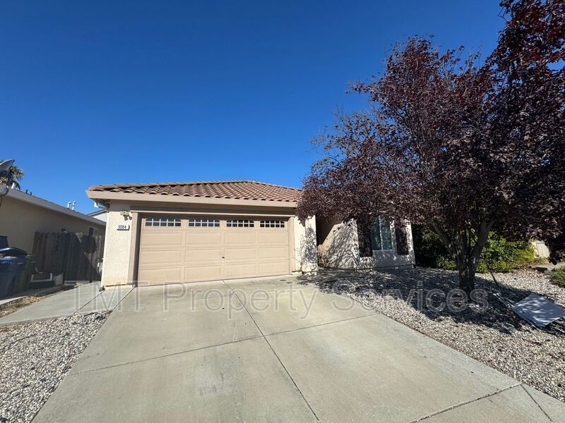 Sacramento House: 9084 Pebble Field Way
