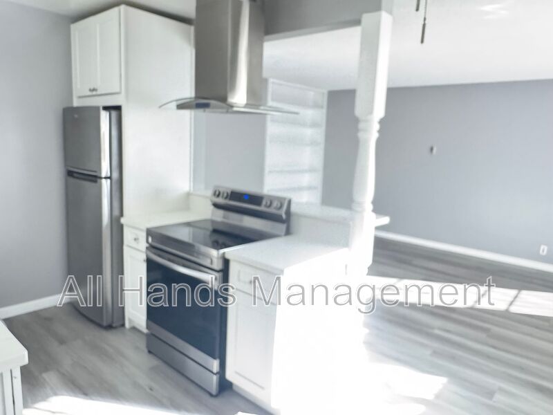 Long Beach Condo: 3121 East Mariquita Street