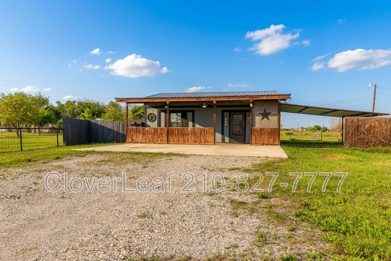 Seguin House: 226 Sunfire Trl