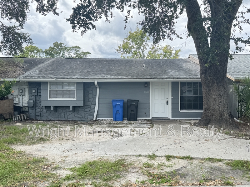 Tampa Townhome: 8508 Pinehurst Drive