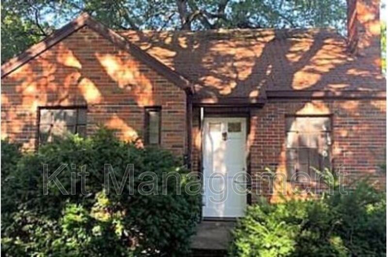 Toledo House: 4649 Burnham