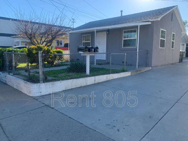 Santa Paula Condo: Front House