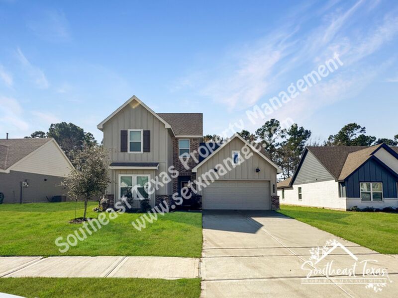 Anahuac House: 111 Lakeway Circle