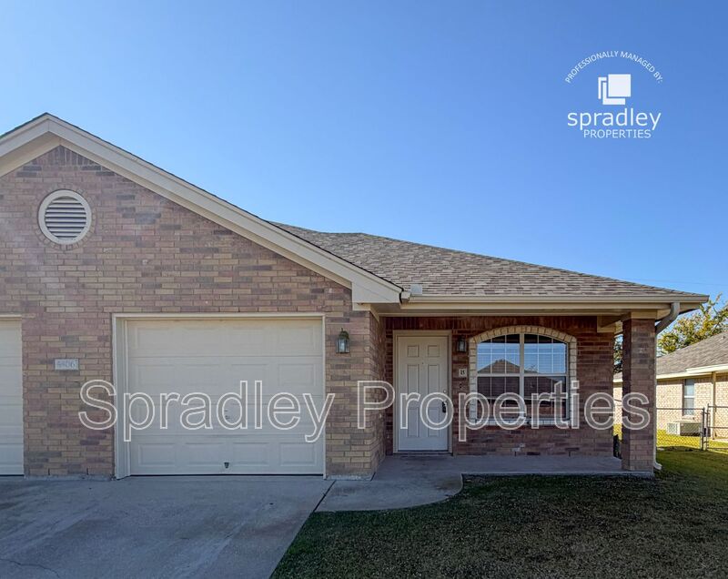 Killeen Townhome: 5506B Luxor Dr