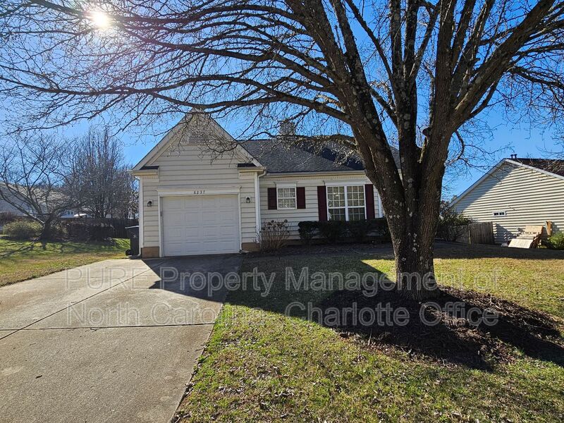 Charlotte House: 8237 Hornwood Ct