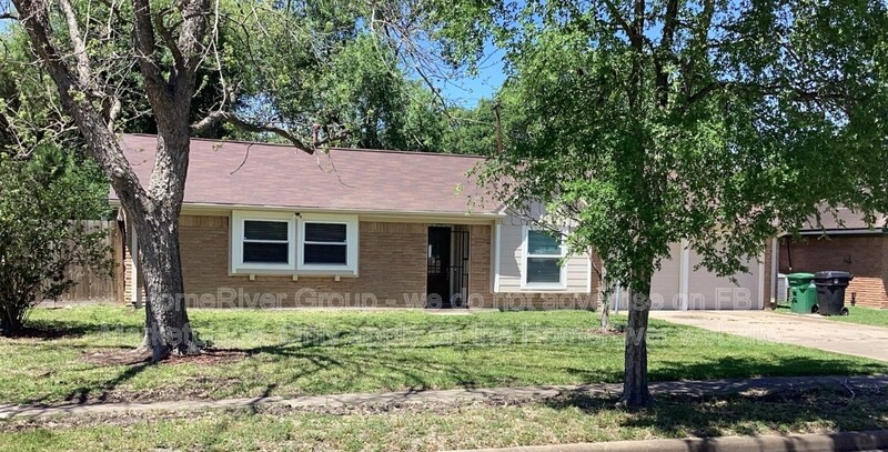 Houston House: 12002 Hillcroft Ave