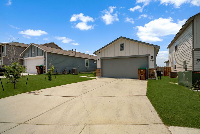 Saint Hedwig House: 4127 Ivy Path