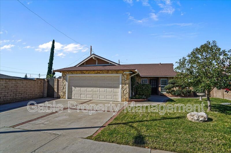 Santa Clarita House: 28015 Glasser Ave