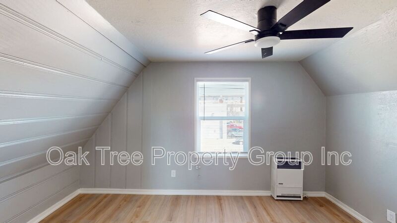 Oakland House: 3617 - 3619 San Leandro Street