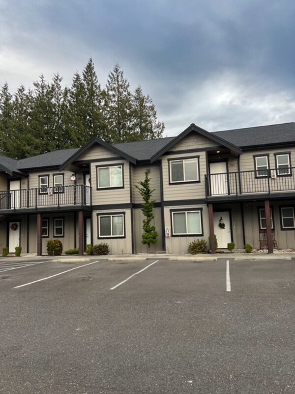 Lynden Condo: 2009 Aaron Drive  - 203