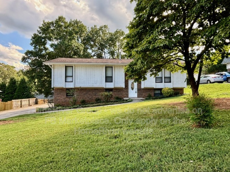 Hixson House: 816 N Valleywood Cir