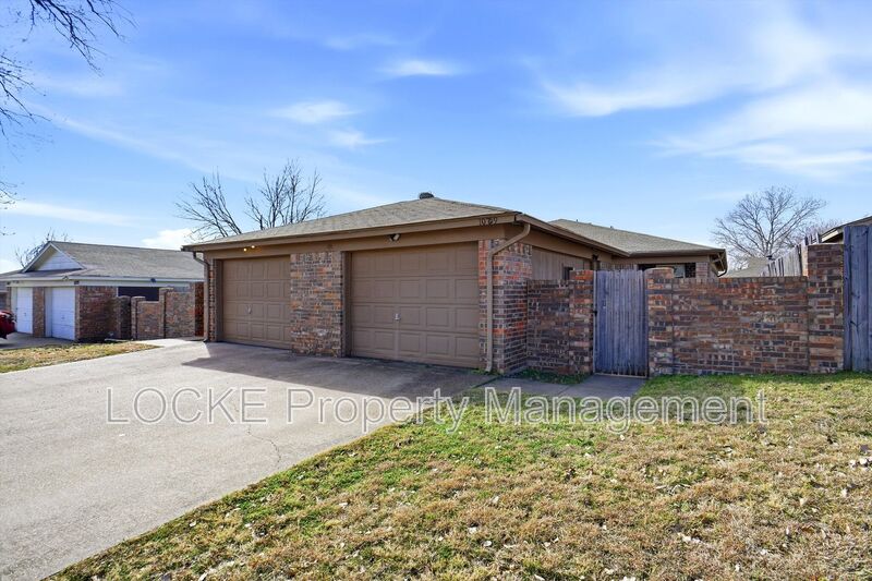 Fort Worth House: 10259 Aurora Dr
