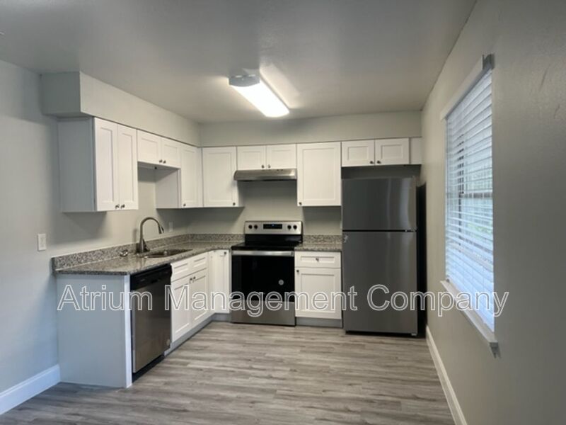 Deland House: 125 S Salisbury Ave