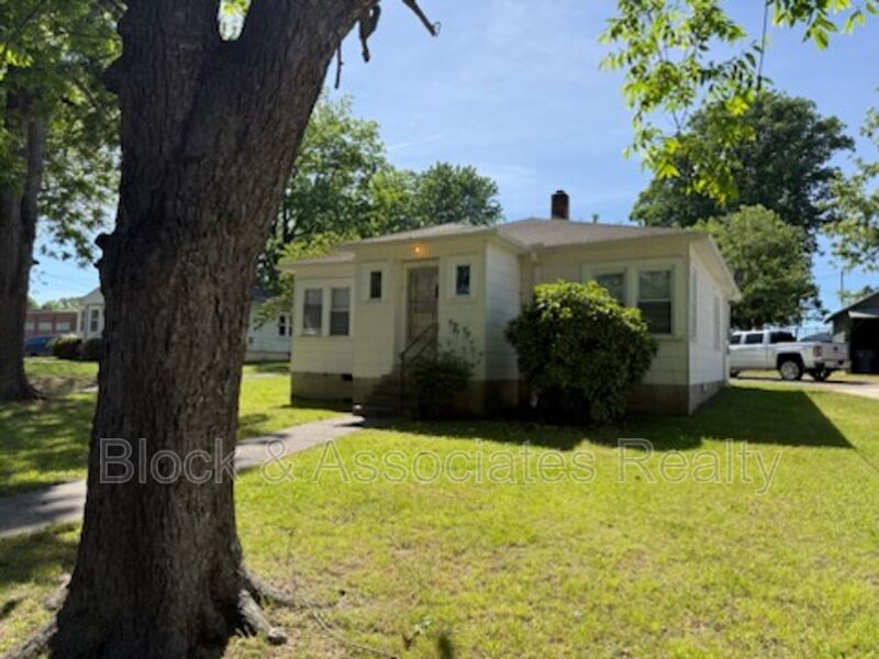 Asheboro House: 712 S. Main St