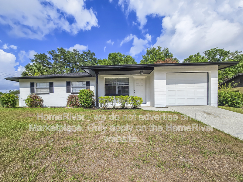 Lakeland House: 1550 Wright Dr