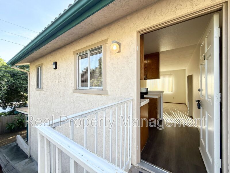 Vista Condo: 695 Hillside Terrace