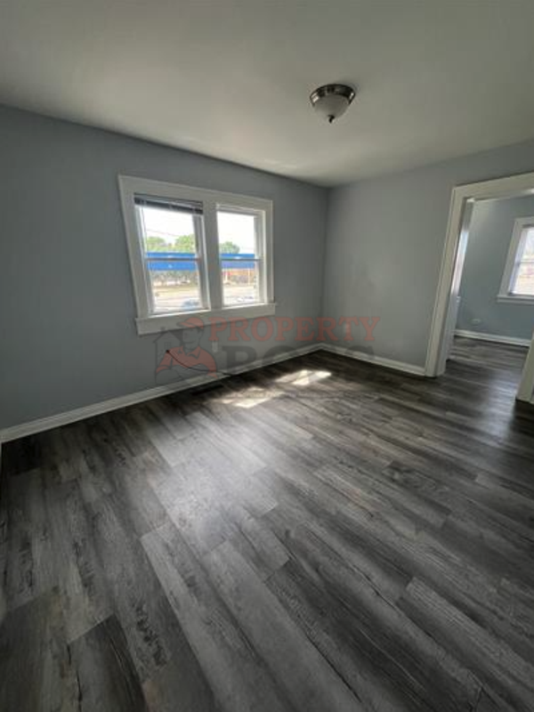 Hammond House: 15 1/2 Rimbach St. Apt.3/ 2 West