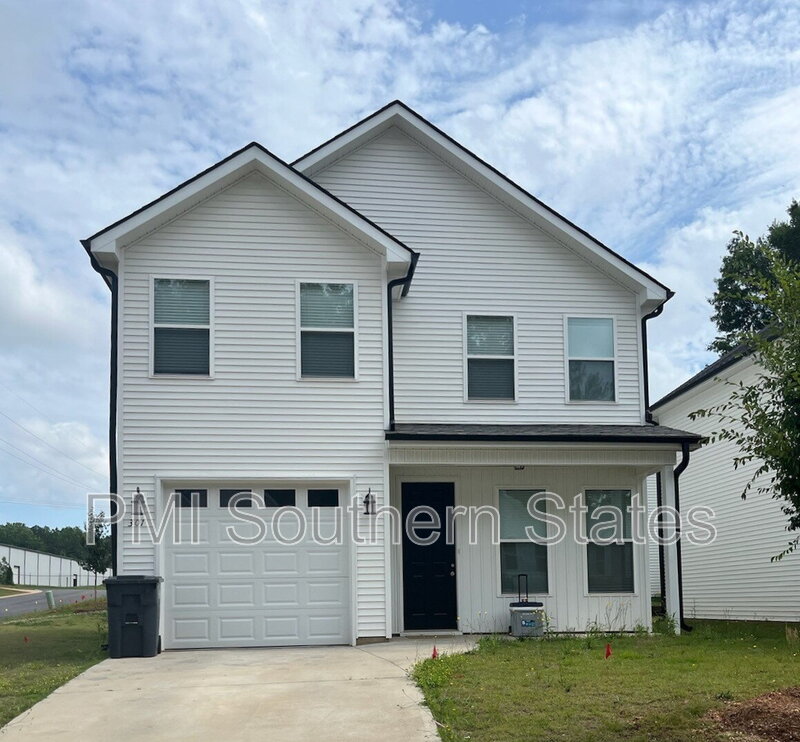 Travelers Rest House: 301 Clarus Crk Wy