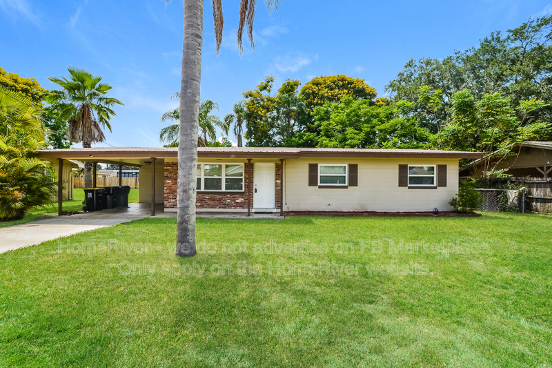 Winter Haven House: 121 Longfellow Rd