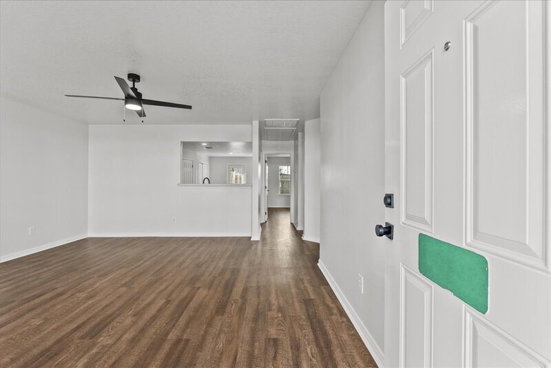 Dickinson Townhome: 2113 St Lucia Calle
