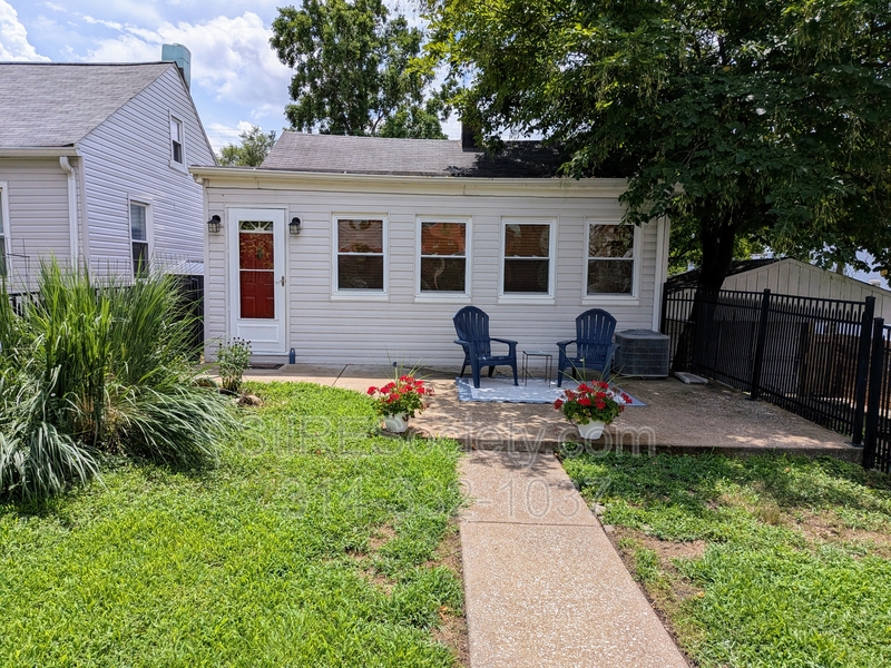 St. Louis House: 1928 Arsenal St.