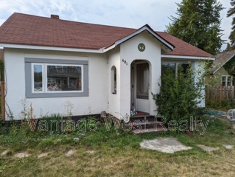 Kelowna House: 481 Wardlaw Ave