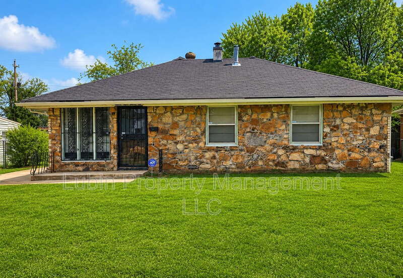 Memphis House: 3266 Rochester Rd