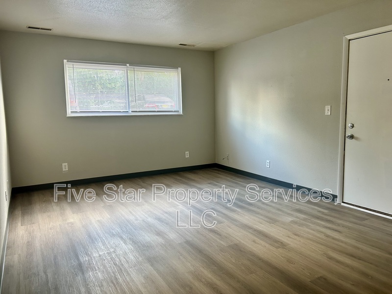 Springfield Condo: 3241 S Douglas Ave Bldg A-1