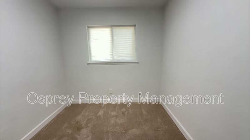 Spacious 5-Bedroom Virginia Beach Home with Workshop & Ample Storage - Photo 14