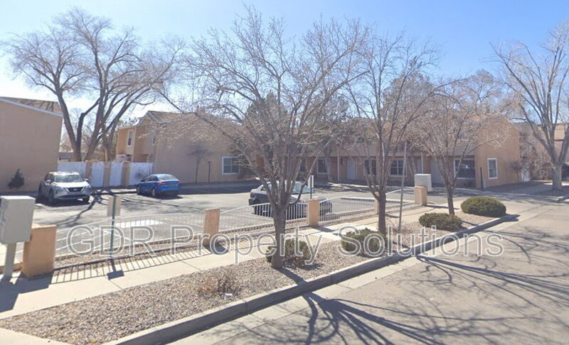 Albuquerque House: 706-A Fruit Ave NW