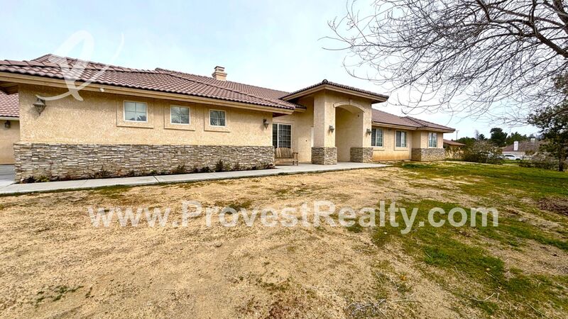 Apple Valley House: 14871 Apple Valley Rd.