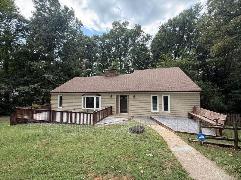Lewisville House: 208 Sonata Dr
