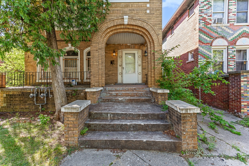 Detroit Condo: 3239 Fullerton Avenue - 1 Lower