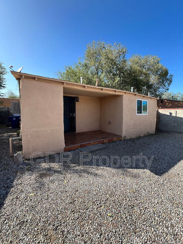 Albuquerque Condo: 1717 Griegos Road NW