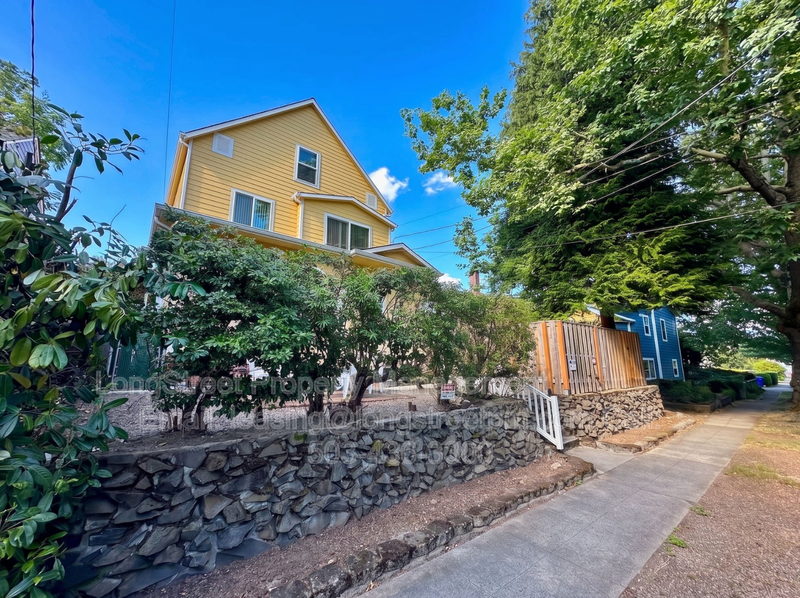 Portland Condo: 2625 NE Clackamas Street