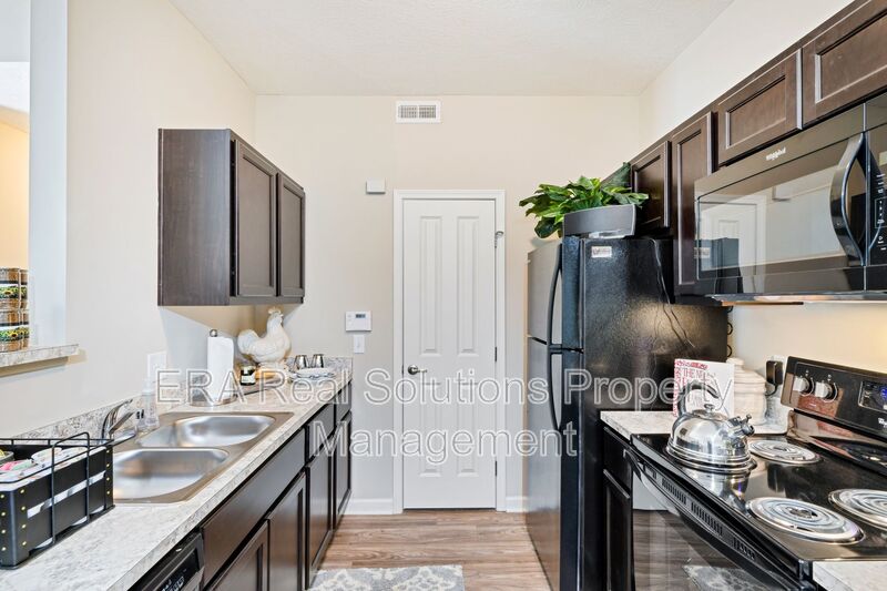 Columbus Condo: 1655-102 Gilmore Park Avenue