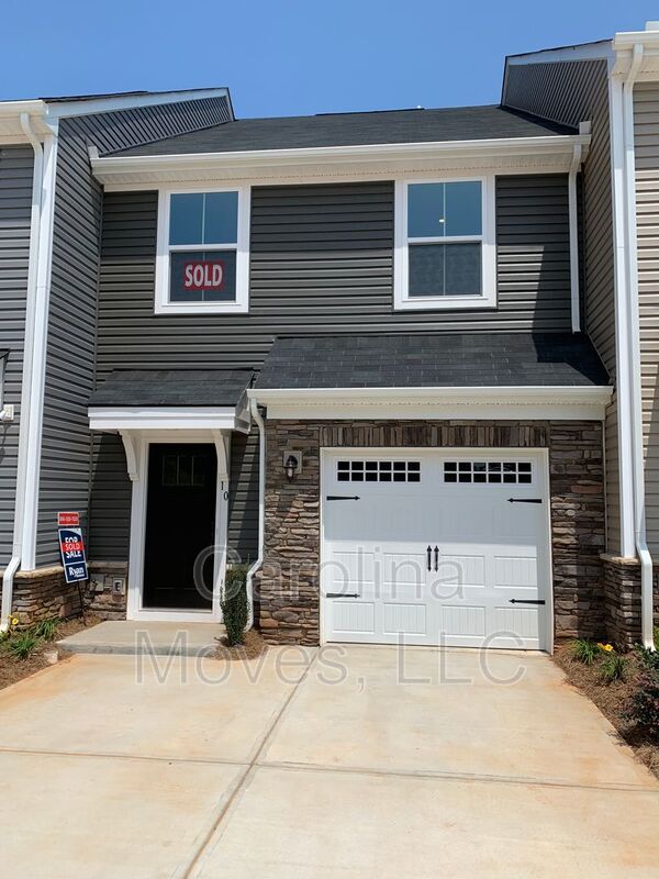 Greer House: 10 Country Dale Drive