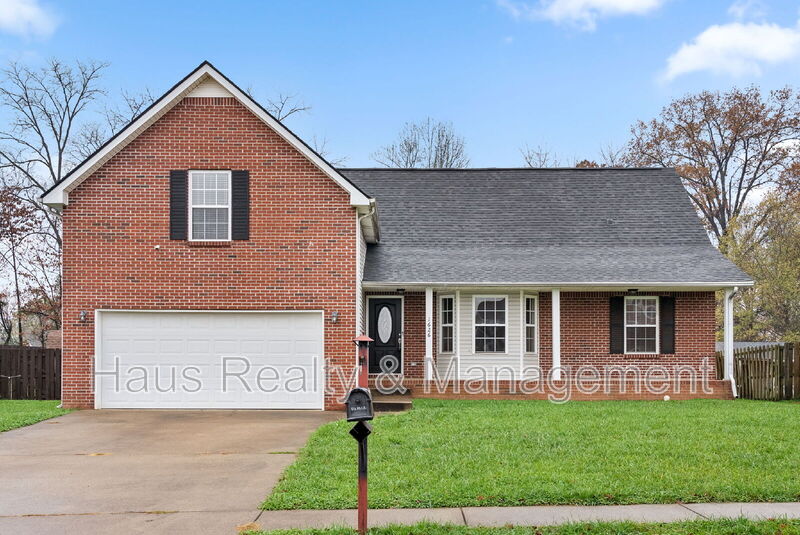 Clarksville House: 1626 Autumn Drive
