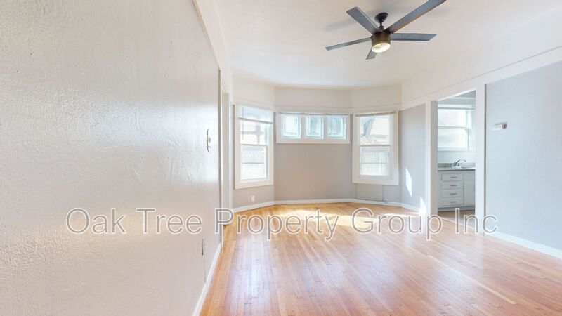 Oakland House: 1502 Alice St